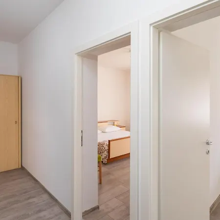 Seaside Tafra Apartment