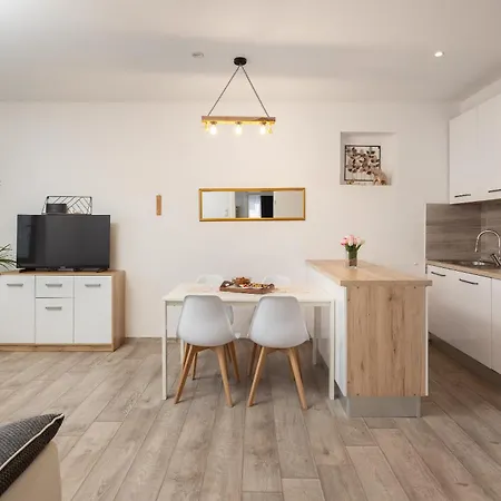 Seaside Tafra Apartment *
