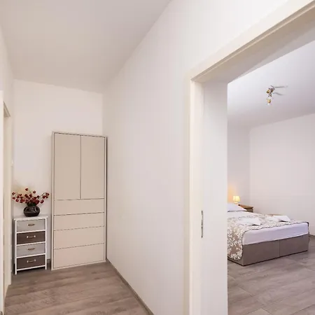 Seaside Tafra Apartment *